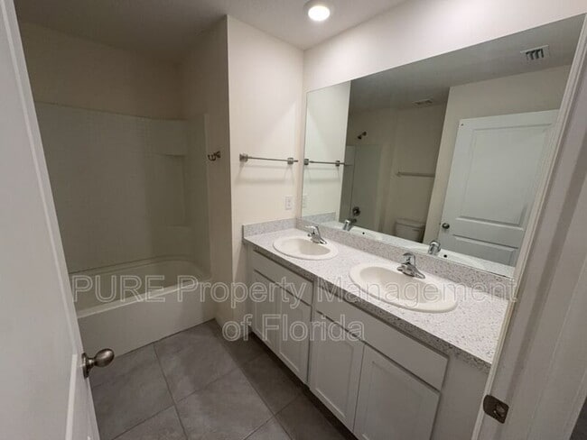 Building Photo - 618 SE 65th Terrace