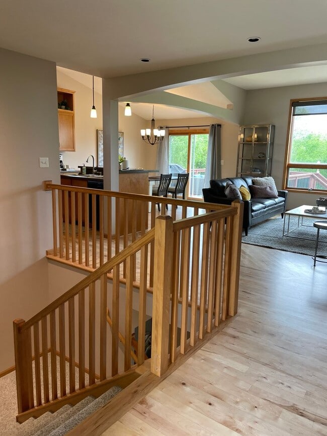 Building Photo - 3109 Tamarack Ln SE