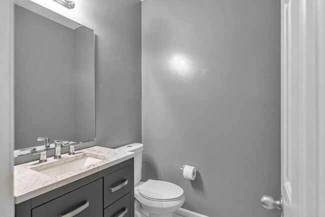 Building Photo - 106 Briar Hollow Dr