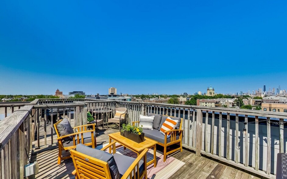 Building Photo - 2424 W Chicago Ave