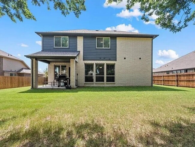 Building Photo - 1902 Sunflower Dr