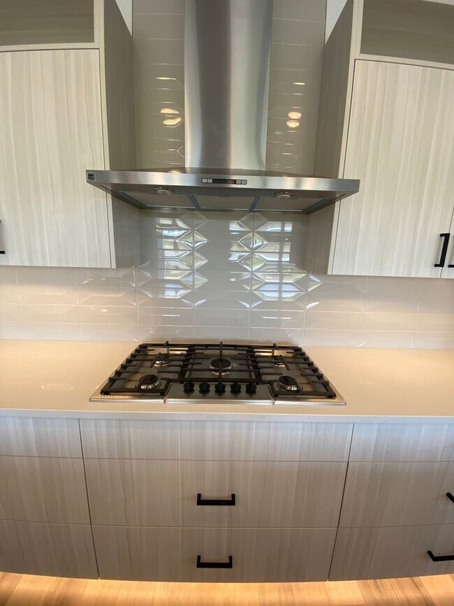 Building Photo - Close to Micron, 3 Bedroom 3 bath w/ a Mil...