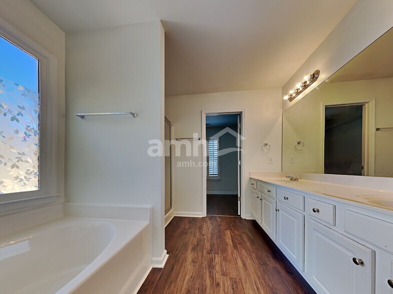 Building Photo - 3063 Woodbridge Ln