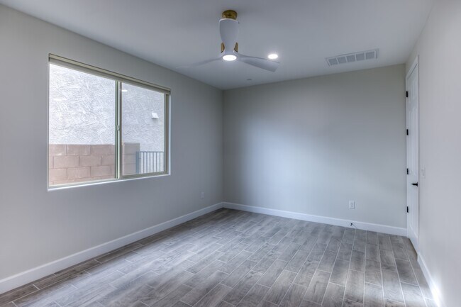 Building Photo - 5545 S Adero Cyn Trl