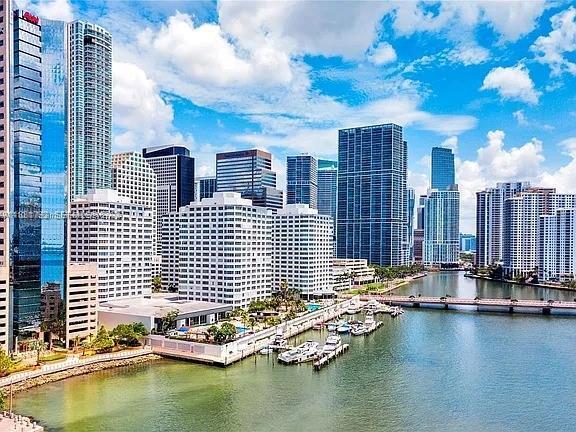 Building Photo - 905 Brickell Bay Dr