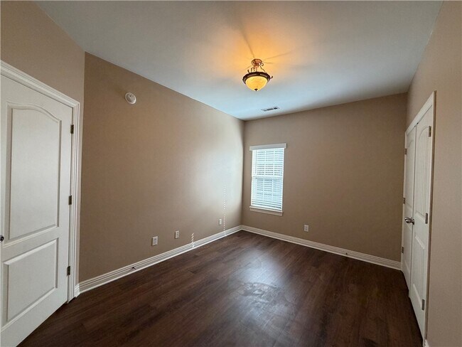 Building Photo - 4410 W Braymore Dr