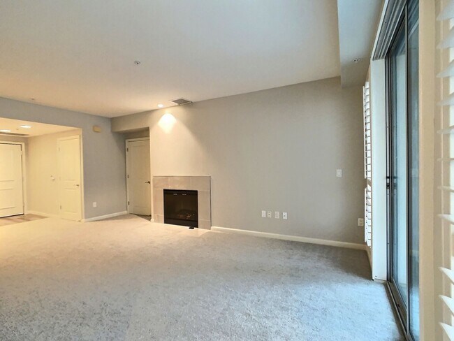 Building Photo - Huge 2 Bedroom/2 Bath Condo at Park Townsend in Downtown San Jose