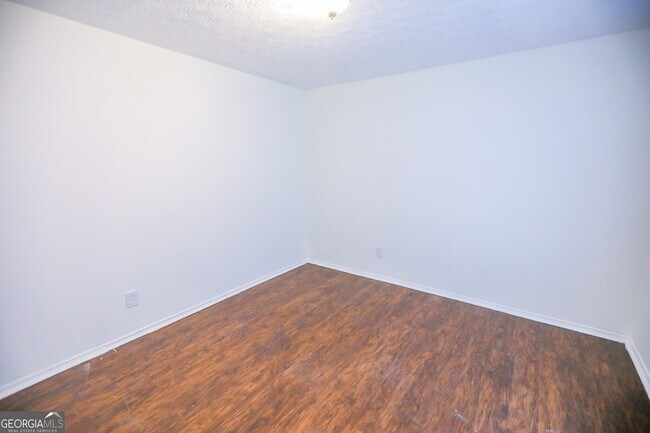 Building Photo - 1967 Singer Way