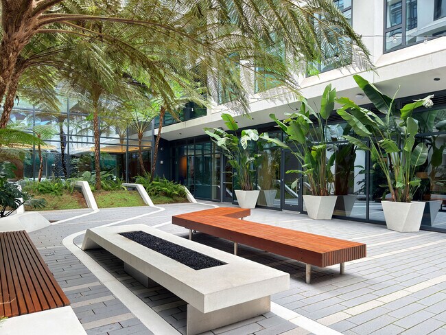 Building Photo - 1688 Pine St