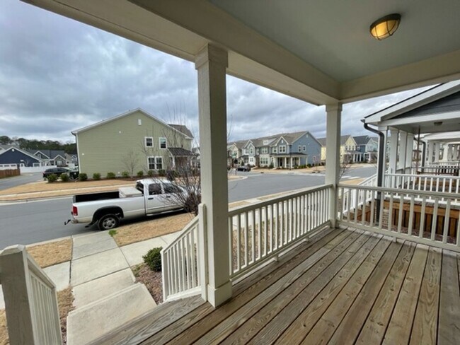 Building Photo - 1332 Big Falls Dr