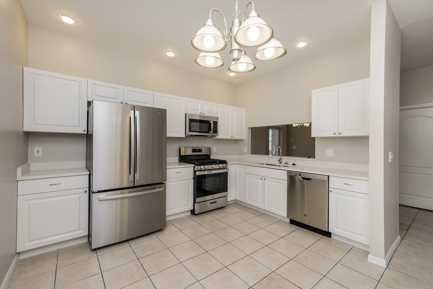 Building Photo - 6751 Monarch Park Dr