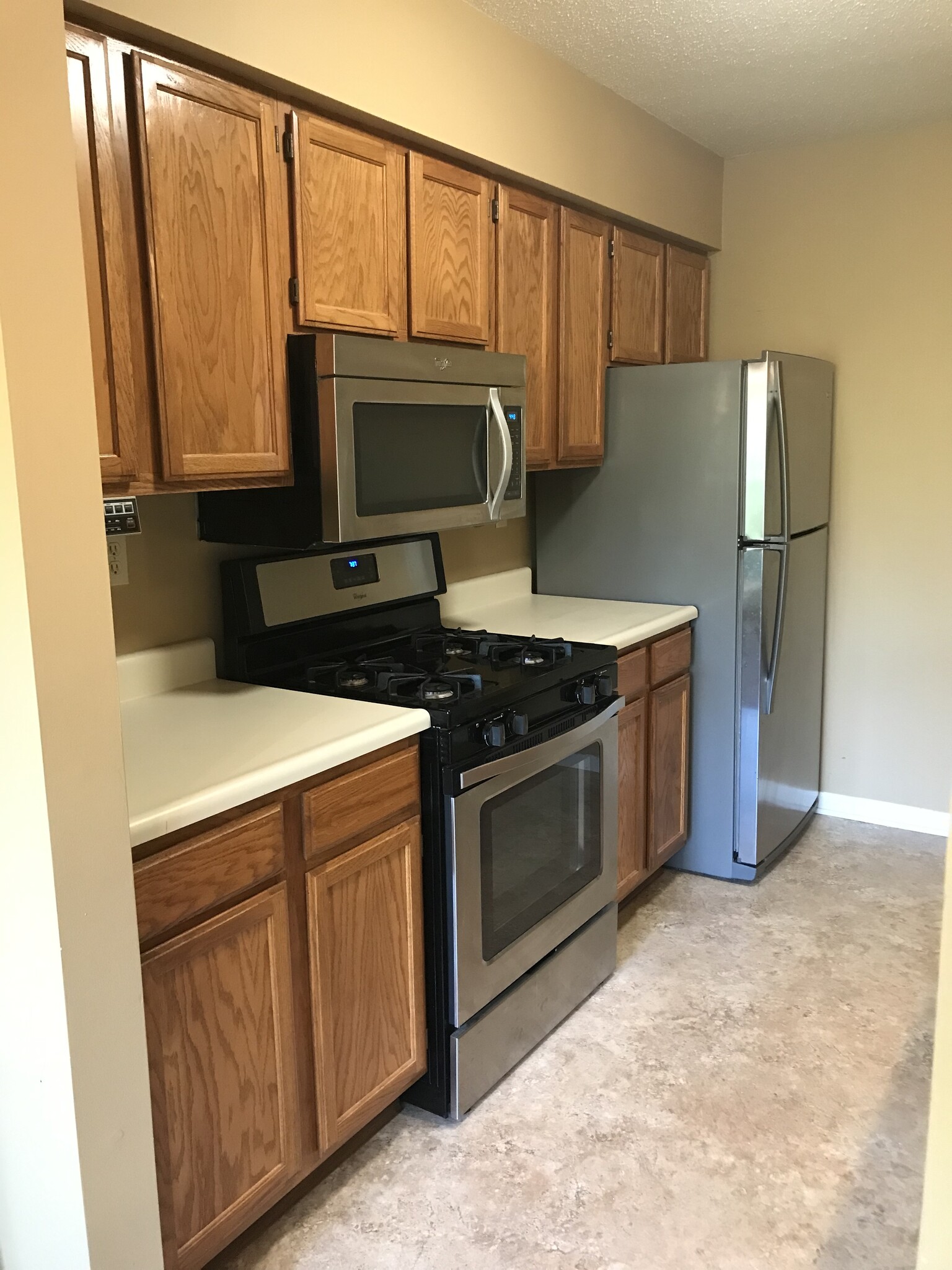 Kitchen with gas stove/oven and refrigerator - 3173 Windcrest Dr NE