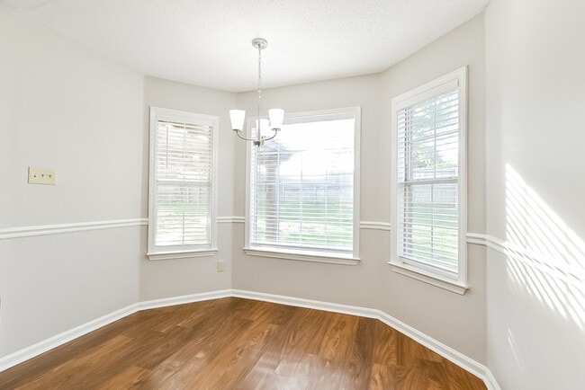 Building Photo - 9716 Kingsridge Dr