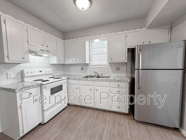 Building Photo - 908 E T C Lea Rd