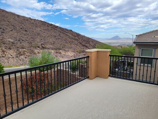 Building Photo - Gorgeous Pardee Home – 4 Bed | 3.5 Bath | ...