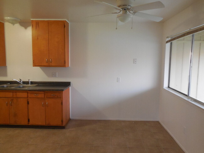 Building Photo - 3 Bedroom / 1.5 Bath House