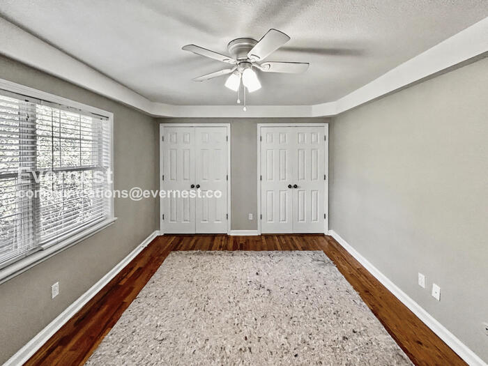 Building Photo - 841 Frederica St NE