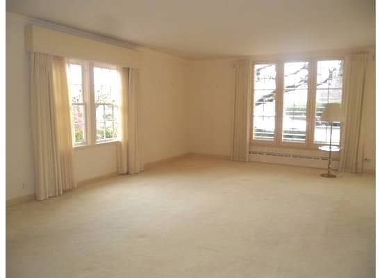 Building Photo - Broadway Hill home