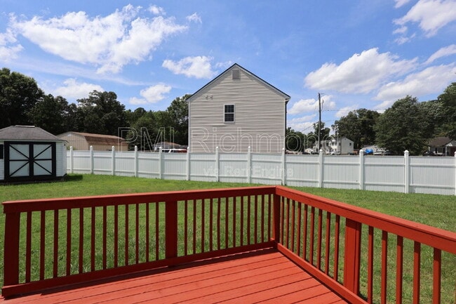 Building Photo - 1100 Lorieville Ln