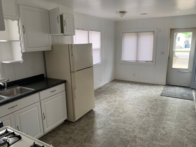 Building Photo - 1118 Shire Ave