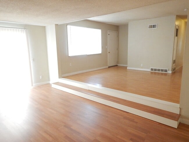 Building Photo - *PRICE IMPROVEMENT!* 3 Bed, 1 Bath House -...