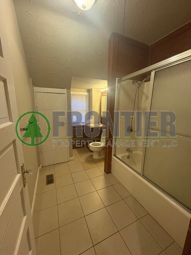 Building Photo - 3939 Magnolia Ave