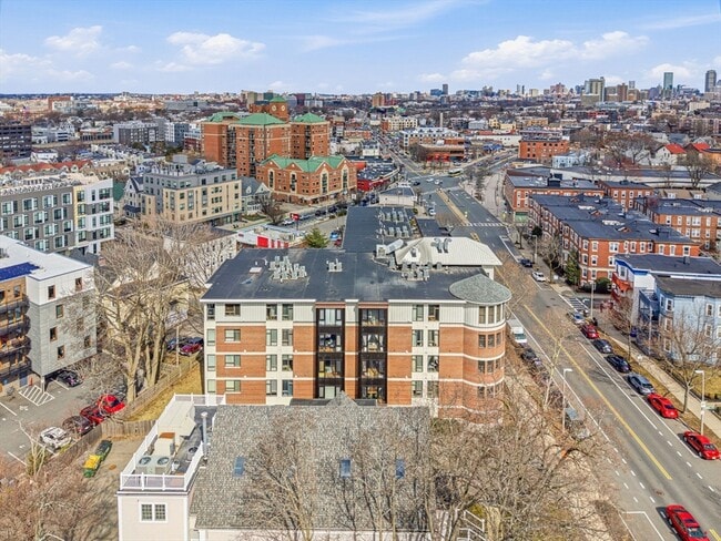 Building Photo - 533 Cambridge St