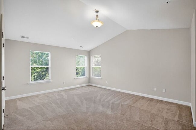 Building Photo - 559 English Oak Ln