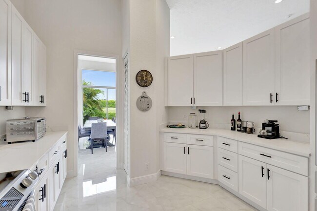 Building Photo - 10891 Fairmont Village Dr