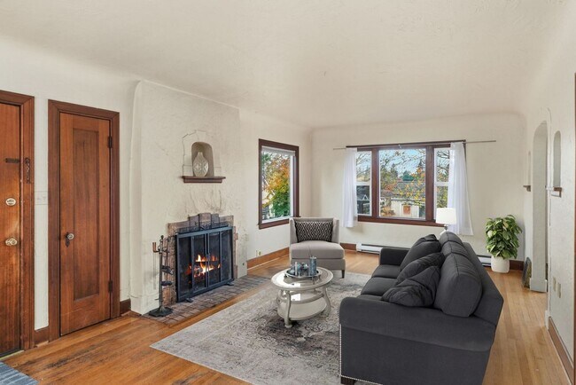 Building Photo - Baran (2018 11th St.)