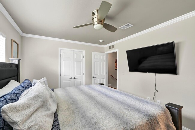 Building Photo - 562 Wingspan Way