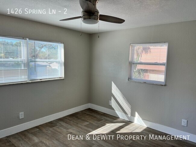 Building Photo - 1426 Spring Ln