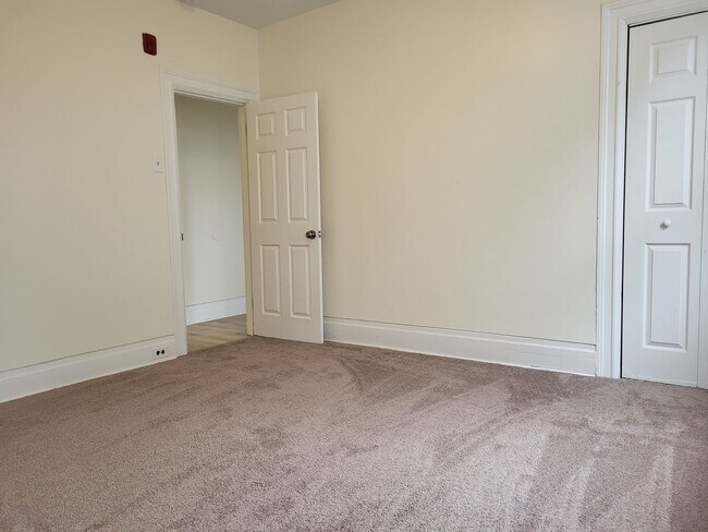 Building Photo - 225 Park Ave