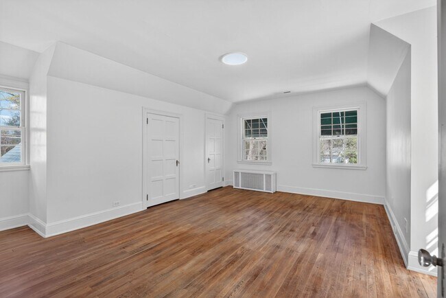 Building Photo - 1436 Acadia St