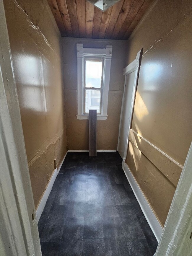 Building Photo - 4 Bedroom Home for Rent