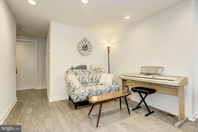 Building Photo - 430 Poplar St