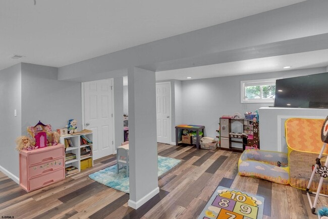 Building Photo - 226 Juniper Ave