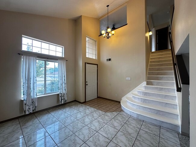 Building Photo - 800 Halter Dr SW