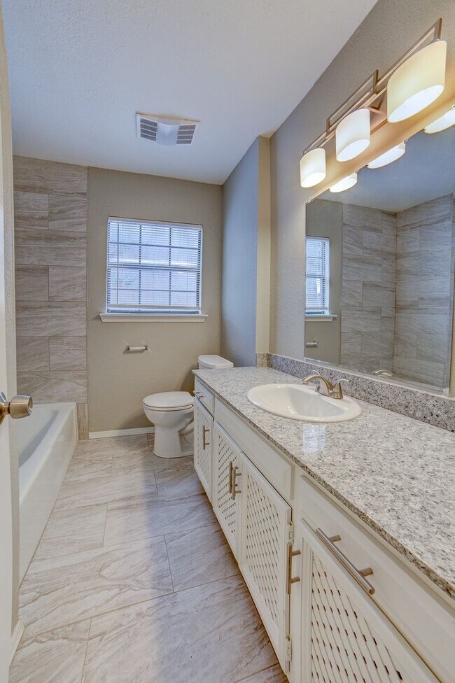 Building Photo - 3 Bed | 2 Bath | Tulsa | 1,511 SQFT