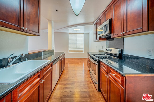 Building Photo - 326 Westminster Ave