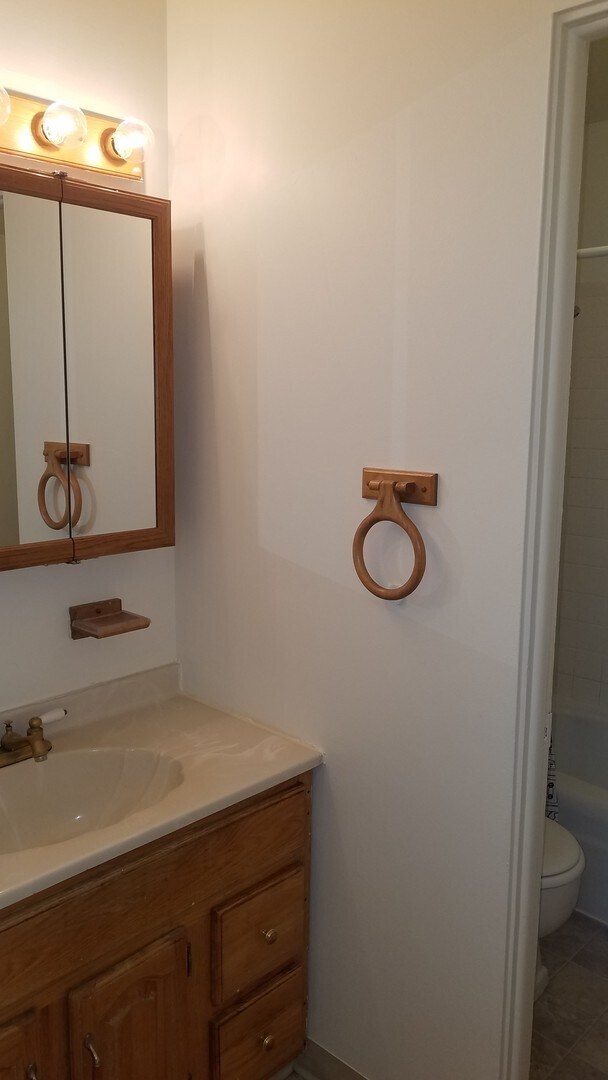 Building Photo - Charming 2-Bedroom Condo for Rent