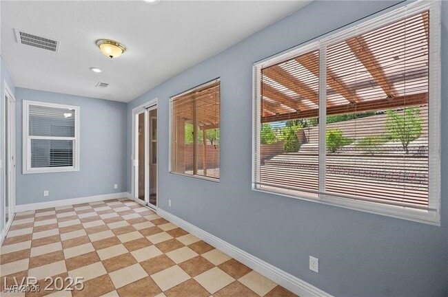 Building Photo - 10281 Wolves Den Ln