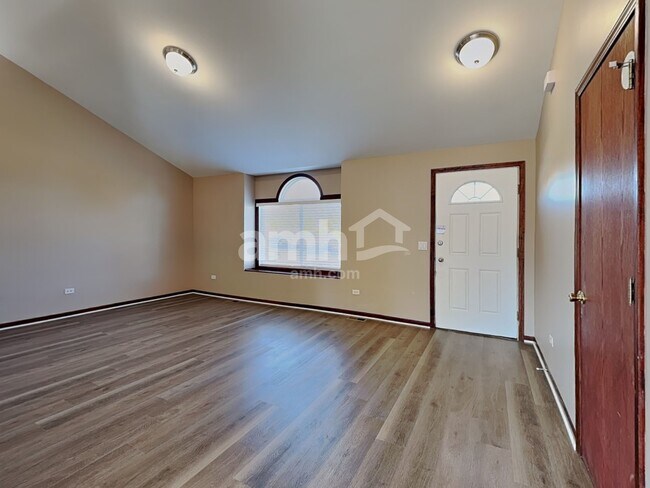 Building Photo - 1801 Winger Dr