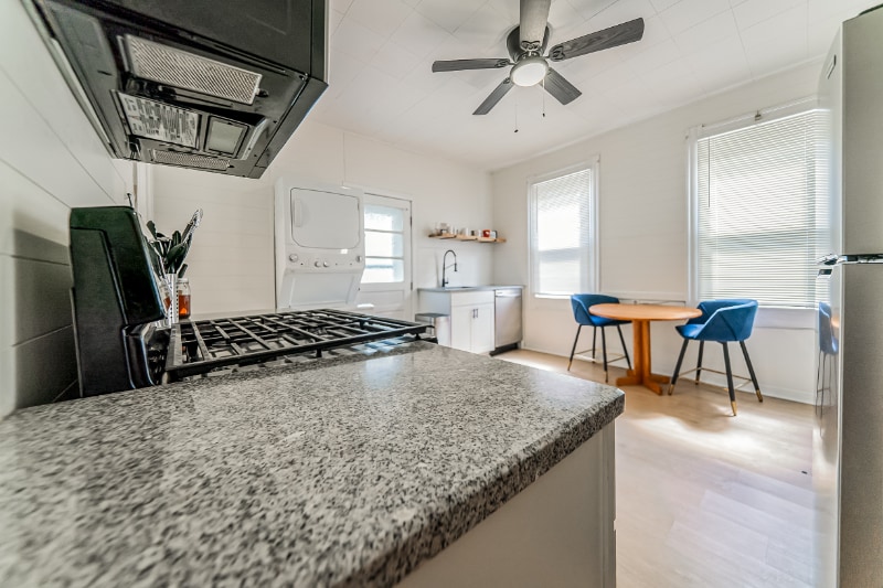 Building Photo - 2051 W 45th St