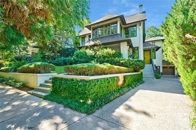 Building Photo - 868 Rosedale Rd NE