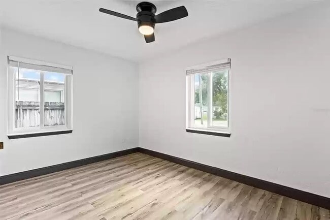 Building Photo - 9511 N Dartmouth Ave