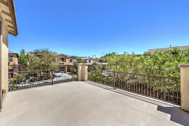 Building Photo - Elegant 5-Bedroom Henderson Home in the Heart of Green Valley