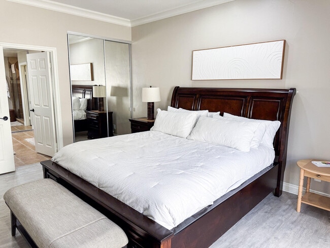 Building Photo - 54974 Oak-Tree