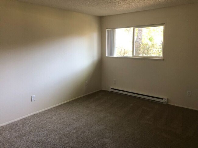 Building Photo - 13439 SE Stark St