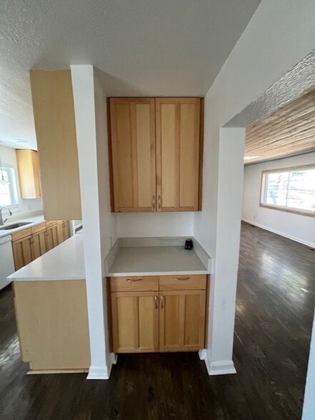 Butlers pantry/bar - 1290 Starling Ln